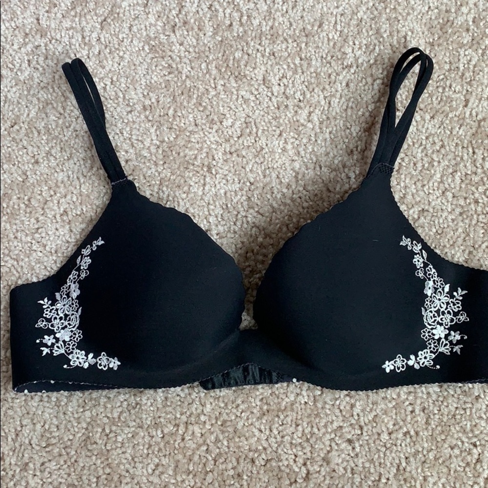VS secret embrace push-up bra